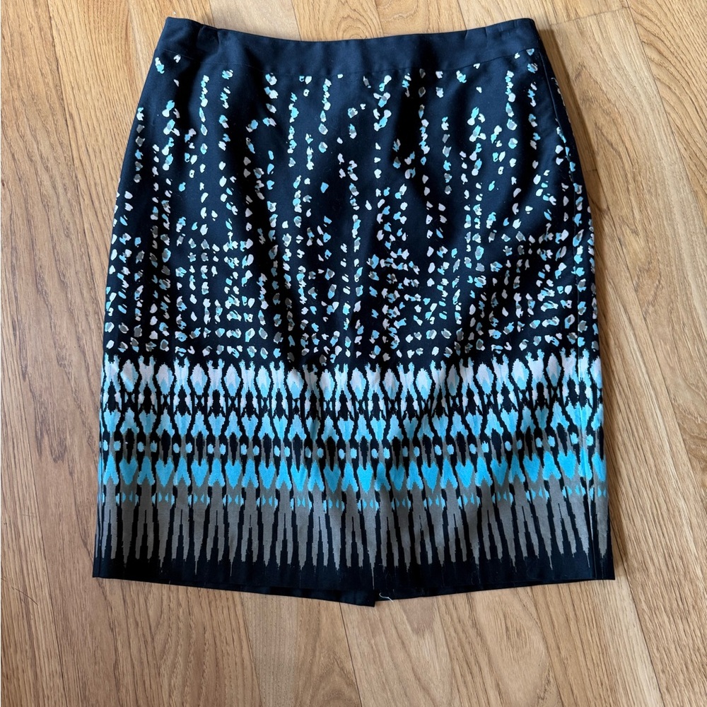Ann Taylor Elegant Black and Blue/White Design Pencil Skirt - Size Petite 6